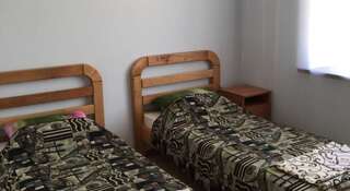Гостиница Guest House Komfort Судак Большой двухместный номер с 2 отдельными кроватями-4